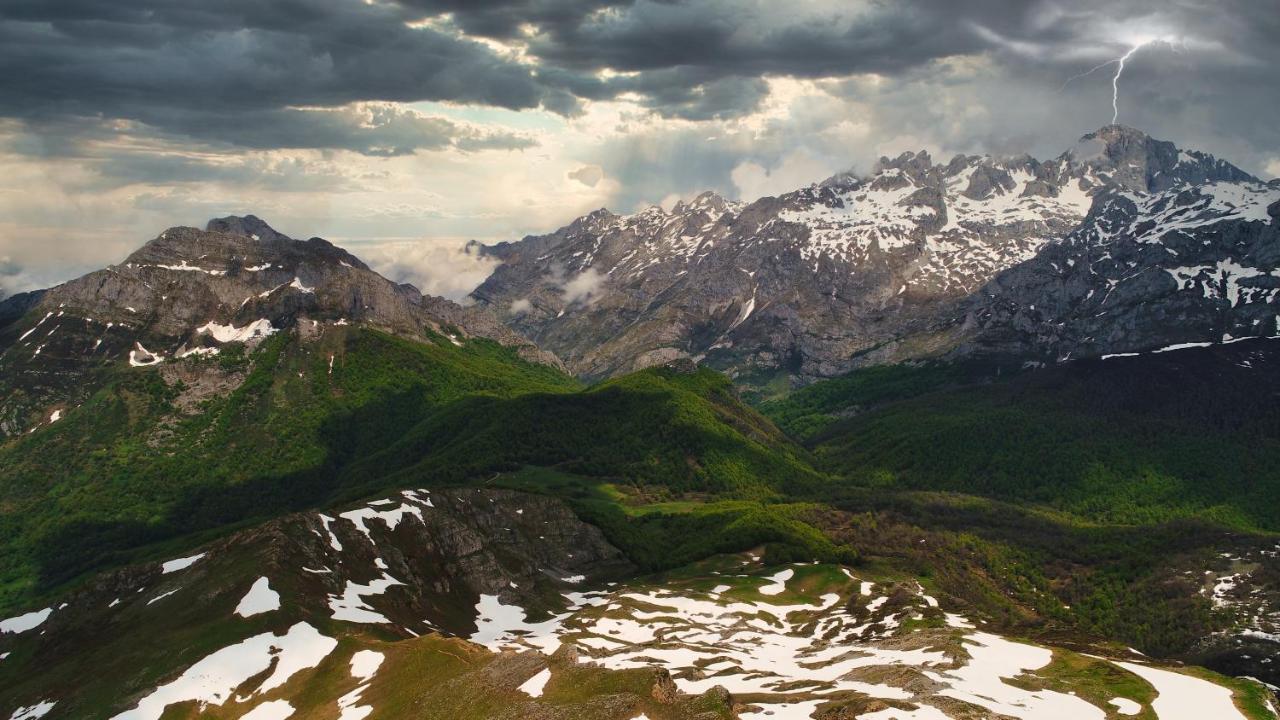 Hotel La Cuna Del Sella Oseja de Sajambre Zewnętrze zdjęcie