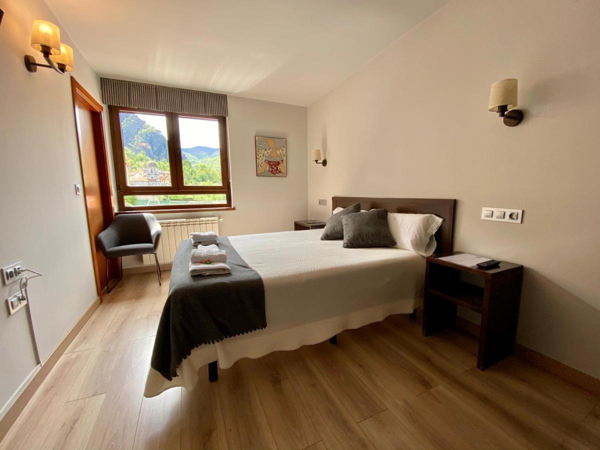 Hotel La Cuna Del Sella Oseja de Sajambre Zewnętrze zdjęcie